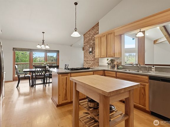 5th image of 4802 92nd Avenue NW
