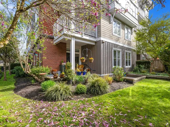 12283 224th St #107, Maple Ridge, BC V2X 8Z3