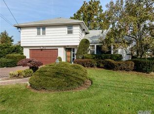 120 Interstate Highway U Willets Rd, Roslyn, NY 11576