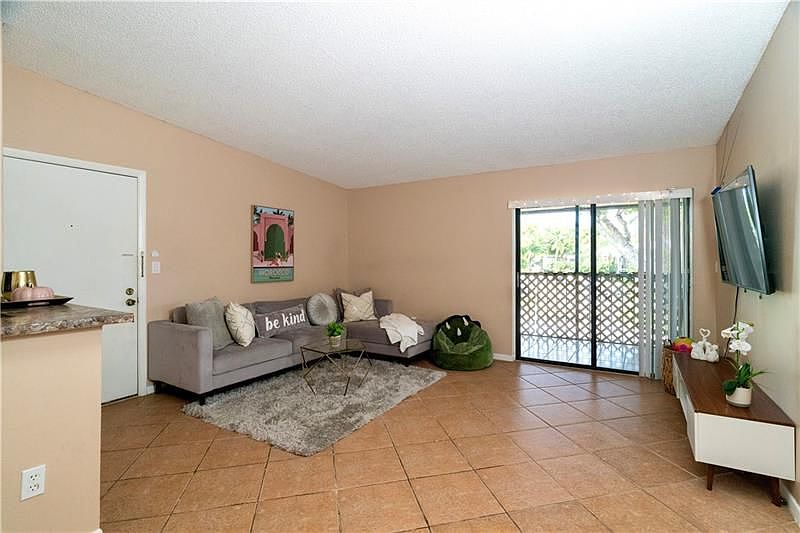 1st image of 809 NE 199th St APT 205-7