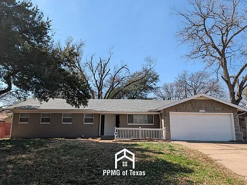 3204 Phoenix Dr Photo 1