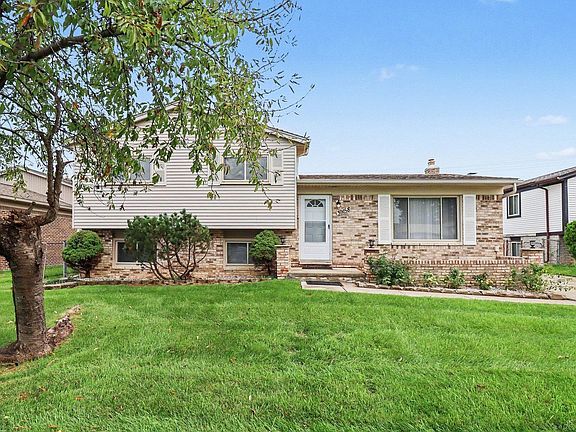 2nd image of 39158 Roland Dr
