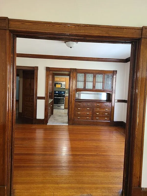 3 bed, 1.0 bath, 1600 sqft, $2,150 — Photo 4