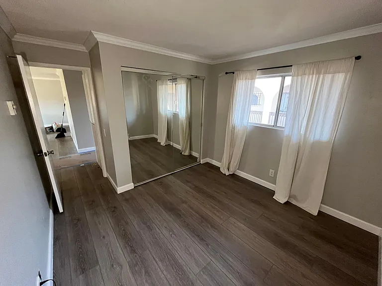 2530 Clairemont Dr #302 — Photo 7