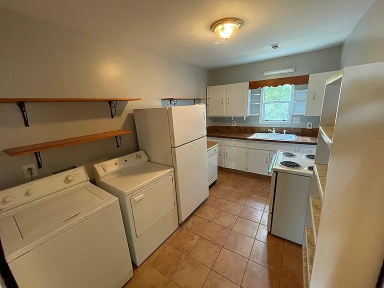 552 Pulaski St — Photo 31