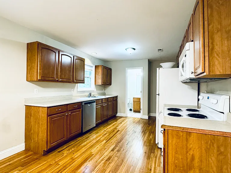 586 Hampton Way #1 — Photo 7