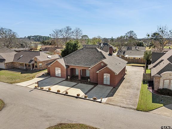4th image of 105 Holly Hill Ln