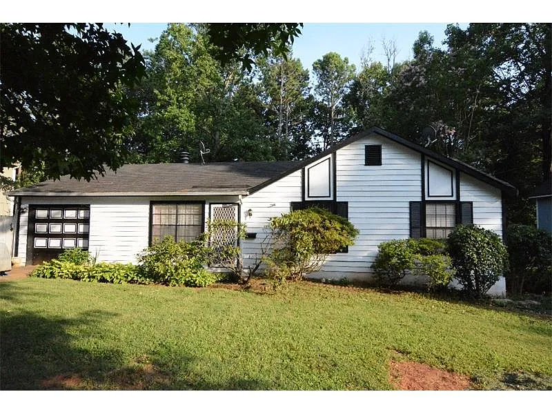 1087 Forest Path photo 1