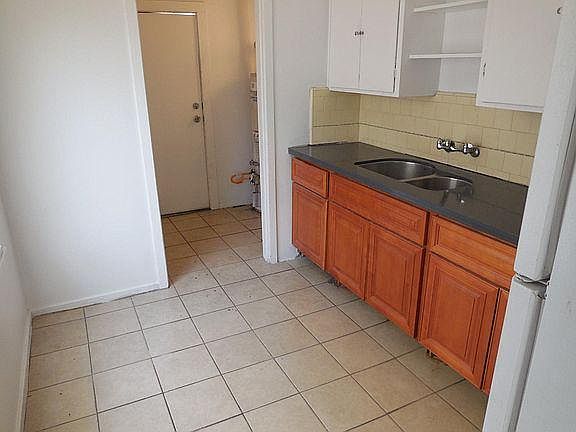 5th image of 2344 E Lindsay St