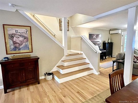 4th image of 32 Coveside Ln #32