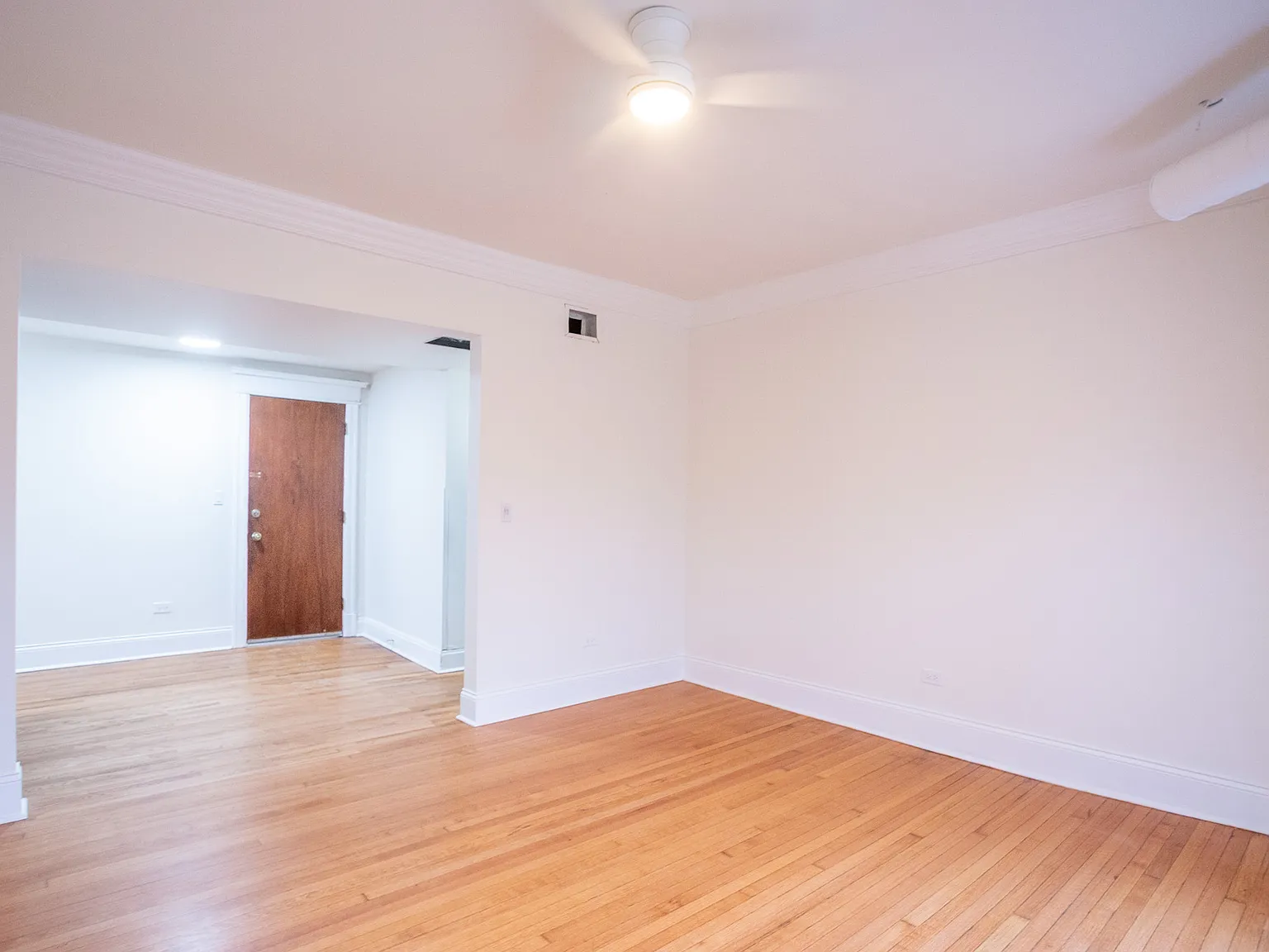 3 bed, 2100 sqft, $3,000 — Photo 4