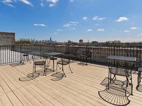 3rd image of 1740 N Maplewood Ave APT 119