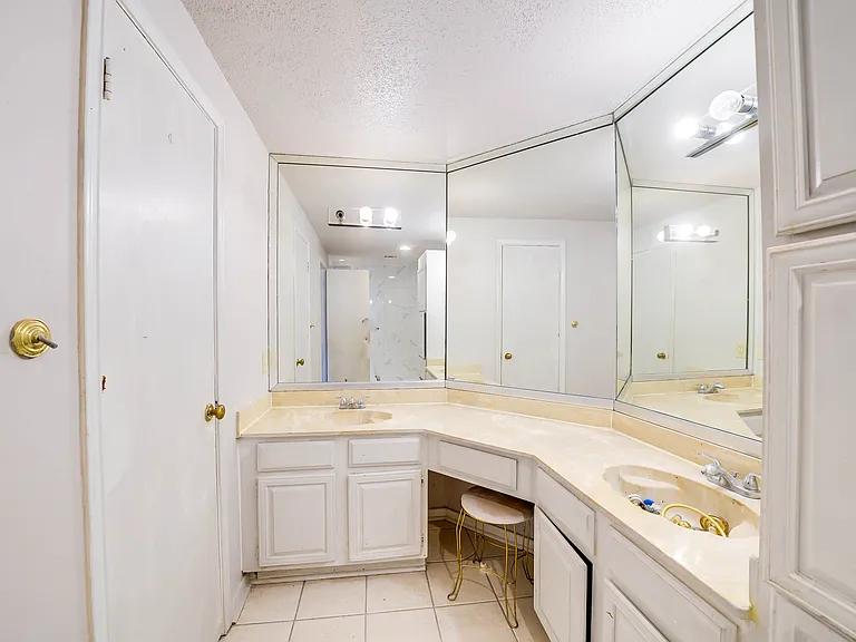 3550 Country Square Dr #409 — Photo 14