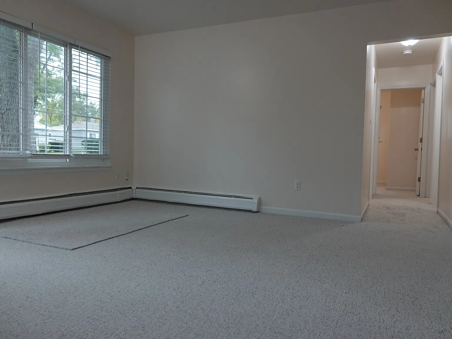 3 bed, 950 sqft, $1,425 — Photo 3