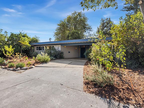 2nd image of 558 Villanova Dr