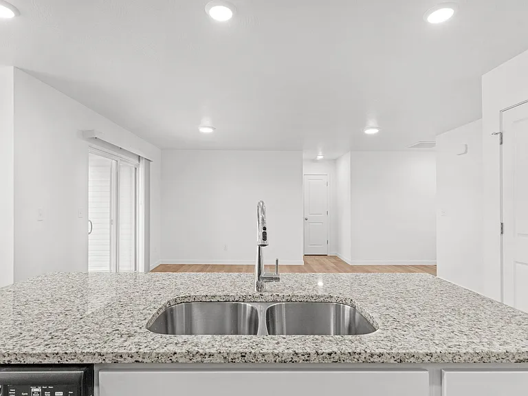 803 Lambert Cir — Photo 8