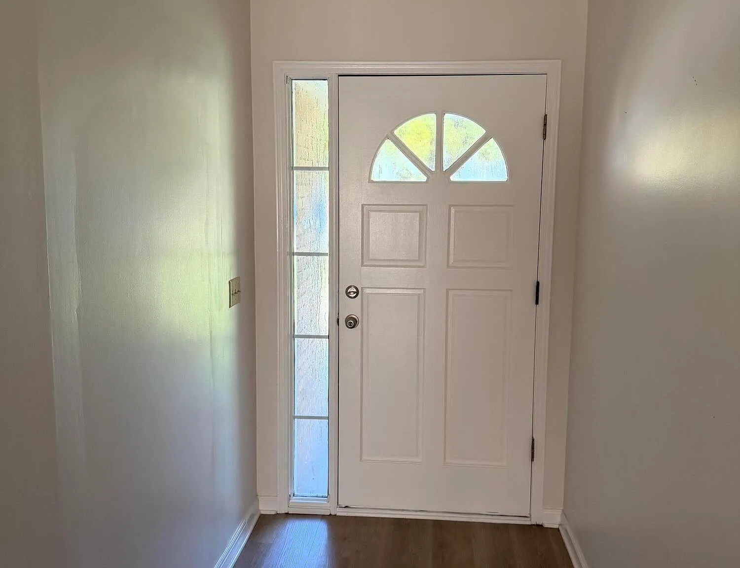 3 bed, 2.0 bath, 1576 sqft, $2,195 — Photo 2