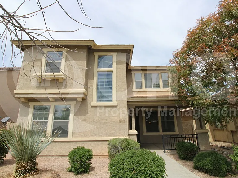 1876 S Sinova Ave — Photo 3