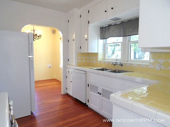 4th image of 4211 Middlesex Dr