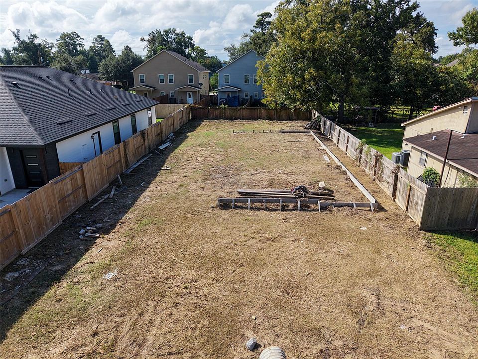 1st image of 8214 Locksley Rd