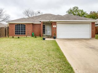 313 Comanche Walk, Joshua, TX 76058