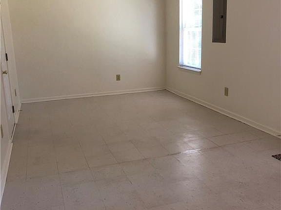 5th image of 638 Dorene Pl