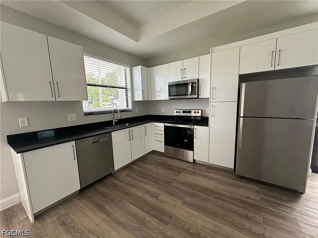 2 bed, 2.0 bath, 1042 sqft, $1,650 — Photo 4