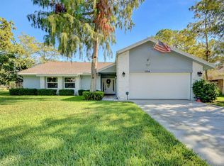 1098 Primrose Ln, Wellington, FL 33414