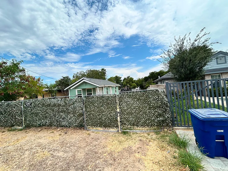 1707 Gates St — Photo 4