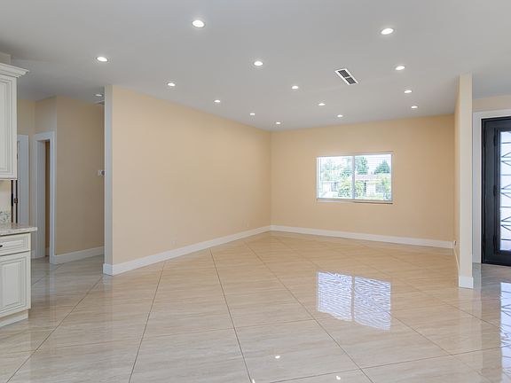 Living cum dining cum family room.