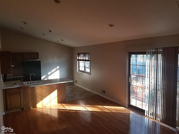 3rd image of 38610 Harrison Creek Ct
