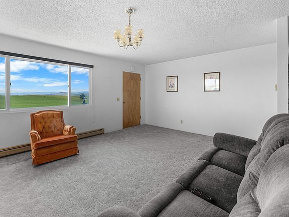 4th image of 1266 Meadow Creek Rd