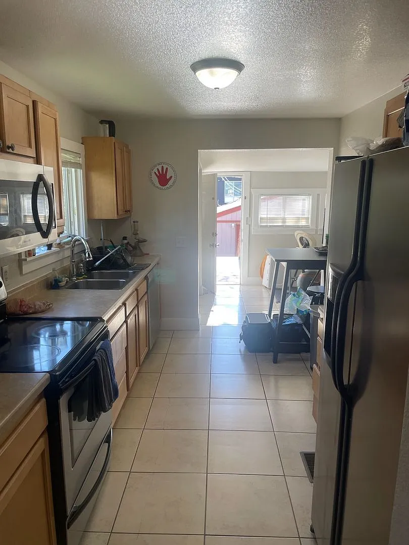 Charming Updated 1/2 Duplex near Sloan's Lake & Perry St Light Rail! — Photo 4