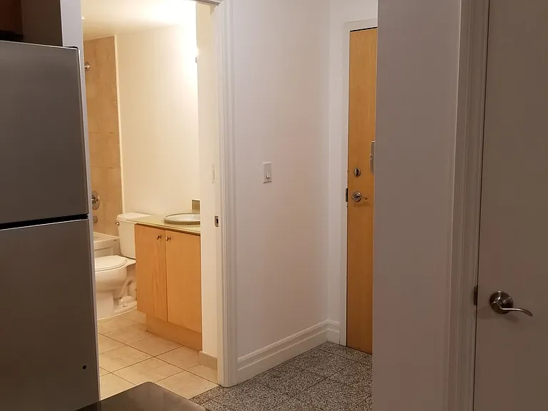 8 Scollard St #402 — Photo 7