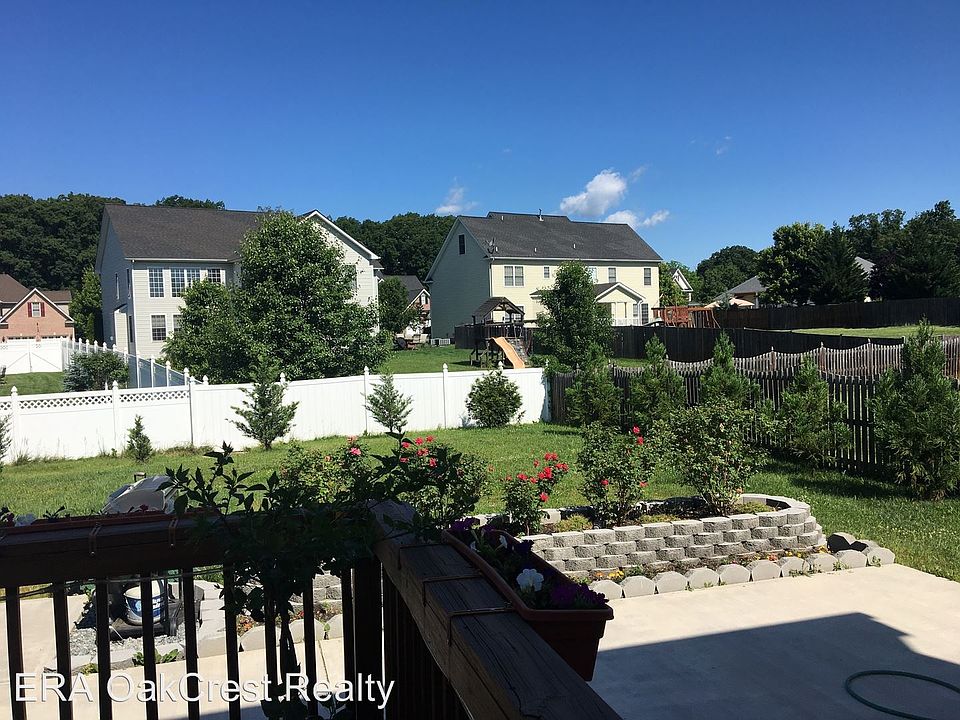 1st image of 106 Camaruge Ct