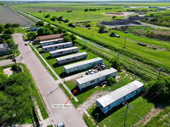 1003 John Wayne Dr, Robstown, TX 78380