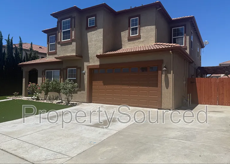 1633 Sparrowhawk St — Photo 3