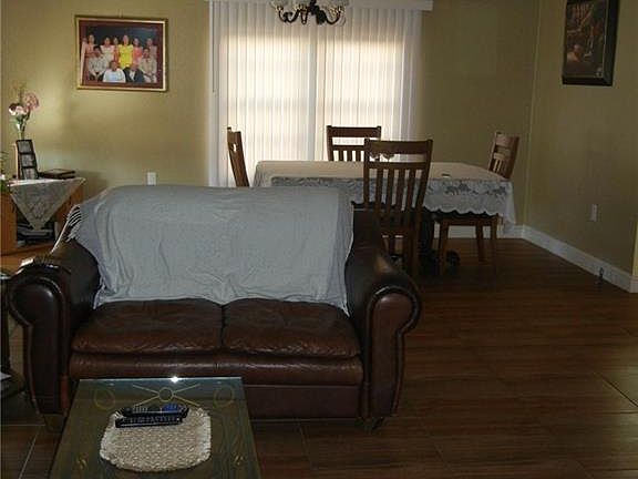 3rd image of 916 Bourland Dr