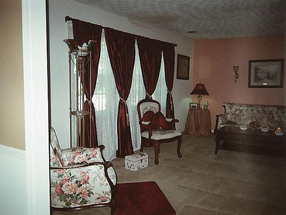 2nd image of 716 Galahad Dr
