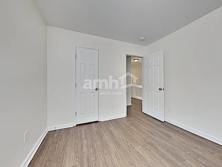 8008 Willowglen Dr — Photo 19