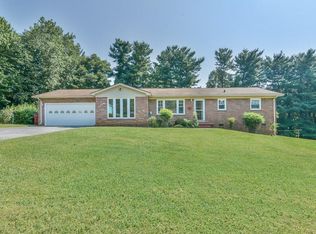 1306 Clearview Dr, Johnson City, TN 37604