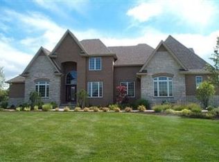 392 Saint Andre Dr E, Valparaiso, IN 46383