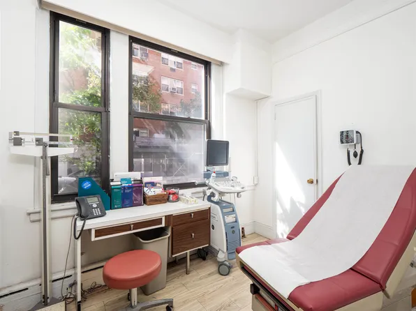 1160 Park Avenue image 4 of 7