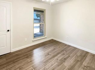 712 NW Douglas St, Burleson, TX 76028