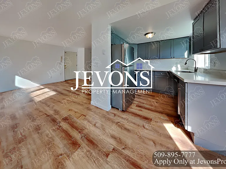 1722 E 56th St #2 — Photo 5