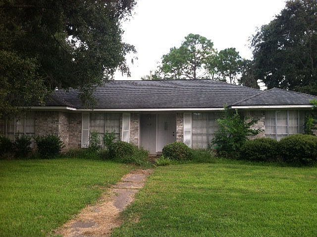 1st image of 419 Petunia St