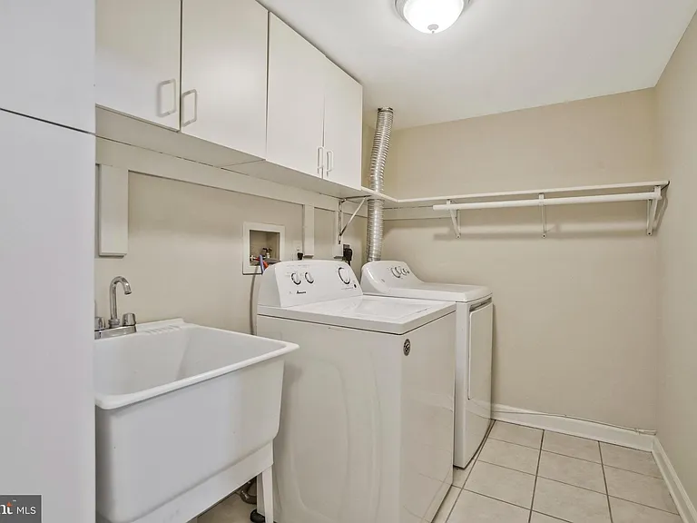 6366 Brampton Ct — Photo 19