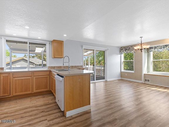 4th image of 4702 Carol Ave