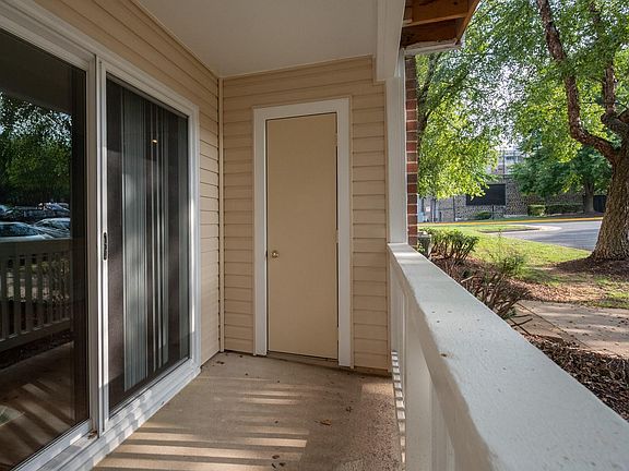 3rd image of 1539 Lincoln Way APT 103B