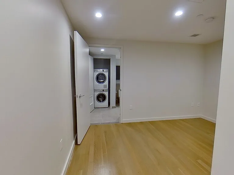 515 E 86th St #605 — Photo 10